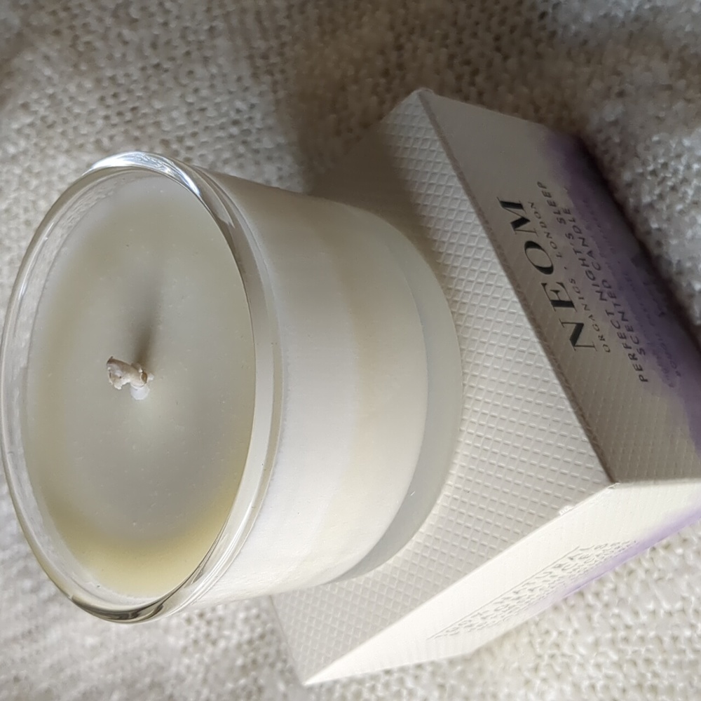 NEOM PERFECT NIGHT'S SLEEP SCENTED CANDLE (1 WICK), 75g/2.6oz - Picture 2 of 13